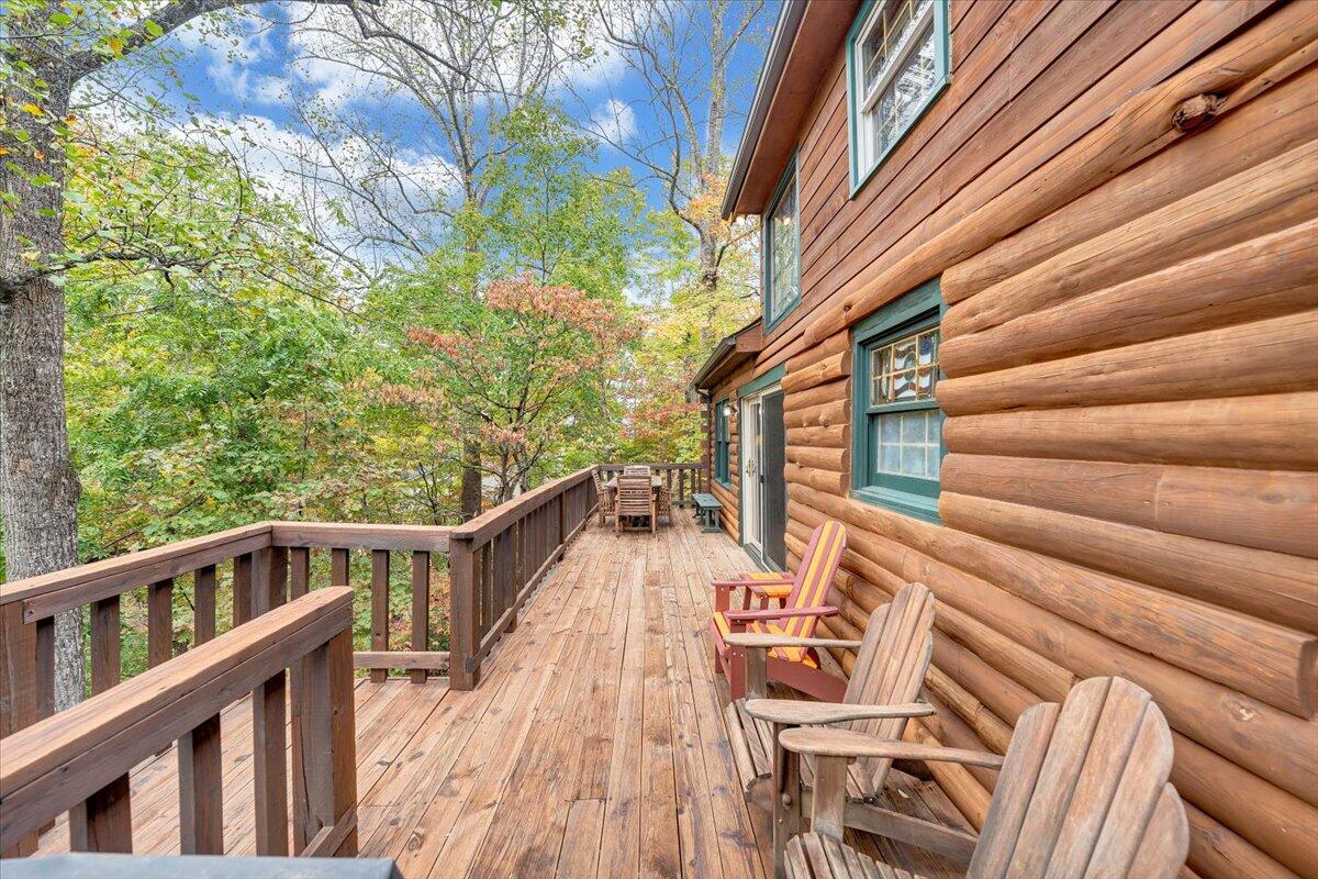 104 Red Oak Road Moneta, VA 24121 - Photo 25 of 99 Rear Deck