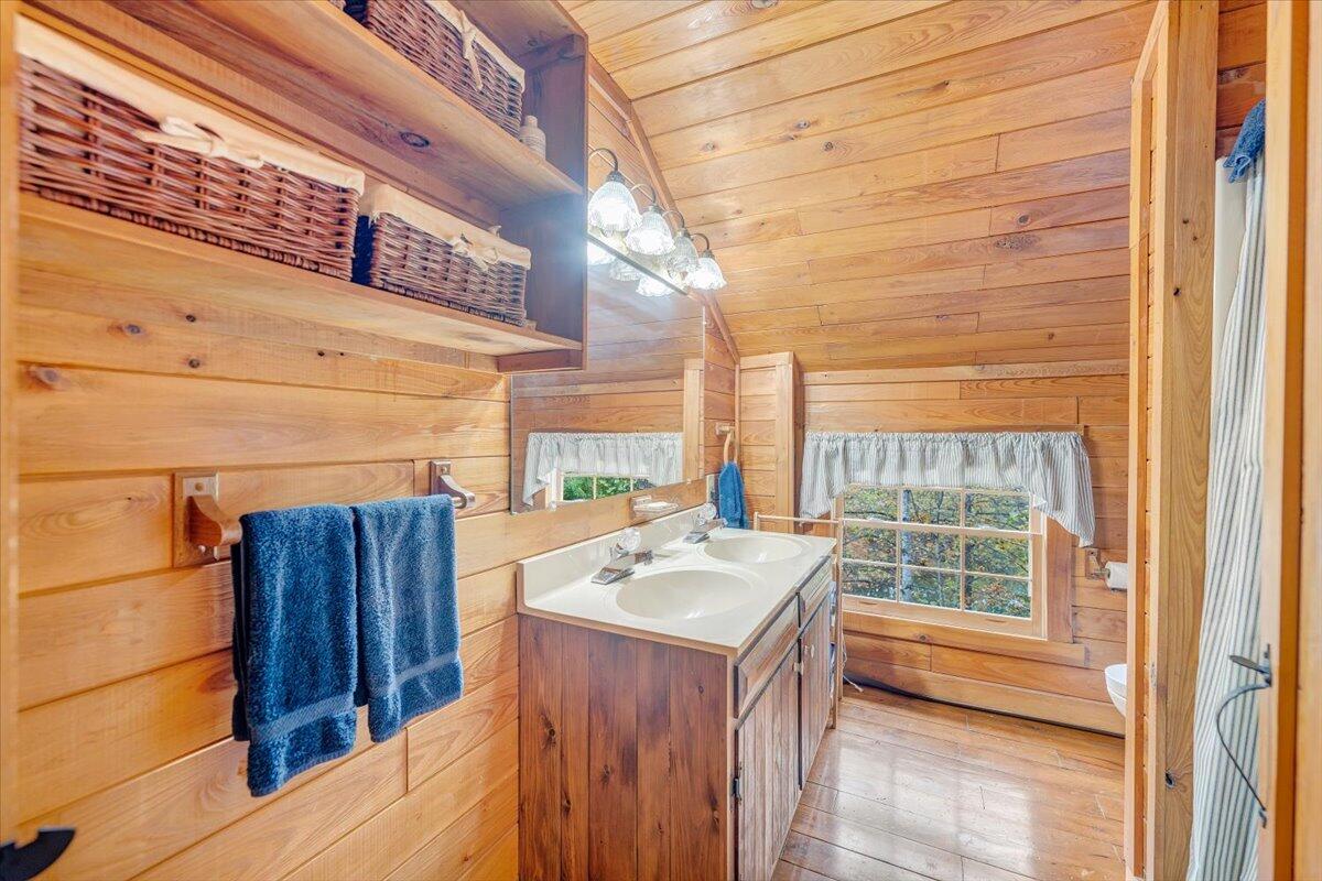 104 Red Oak Road Moneta, VA 24121 - Photo 38 of 99 Bathroom