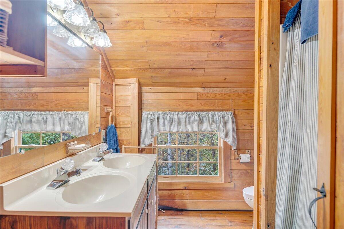 104 Red Oak Road Moneta, VA 24121 - Photo 39 of 99 Bathroom