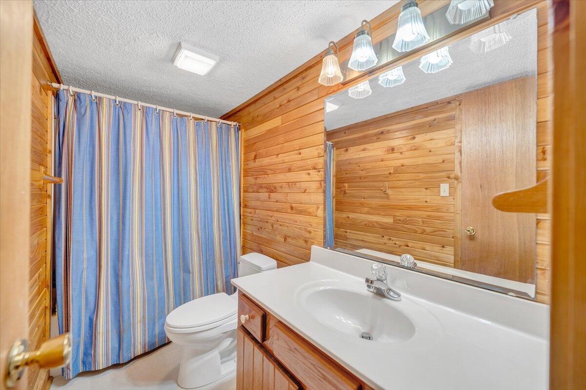 104 Red Oak Road Moneta, VA 24121 - Photo 47 of 99 Bathroom