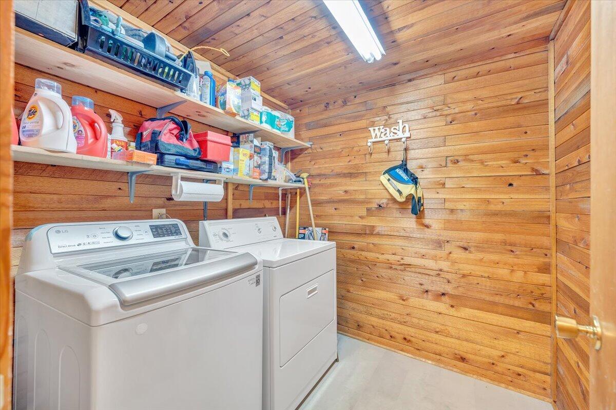 104 Red Oak Road Moneta, VA 24121 - Photo 48 of 99 Laundry