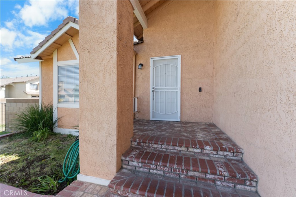 1232 Kings Road Palmdale, CA 93551 - Photo 5 of 32 a view of outdoor space