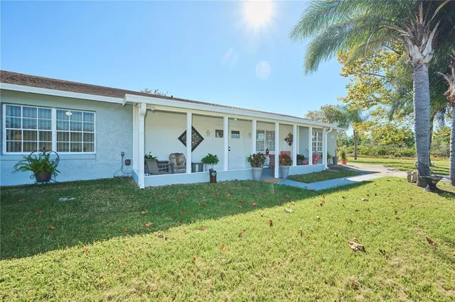 a view of a house with backyard and a garden