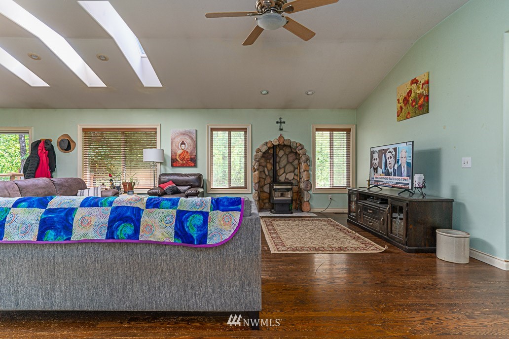 7916 Kendall Road Maple Falls, WA 98266 - Photo 7 of 33 Gallery Image 7