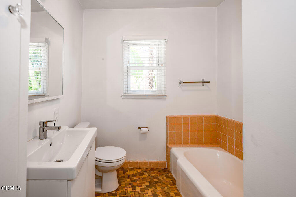 269 Laun Street Altadena, CA 91001 - Photo 11 of 19 012__zuw6787_8_9_490