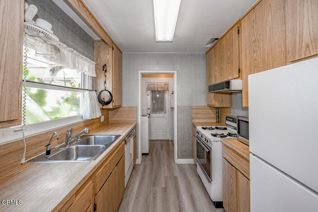 269 Laun Street Altadena, CA 91001 - Photo 6 of 19 002__zuw6754_5_6_28