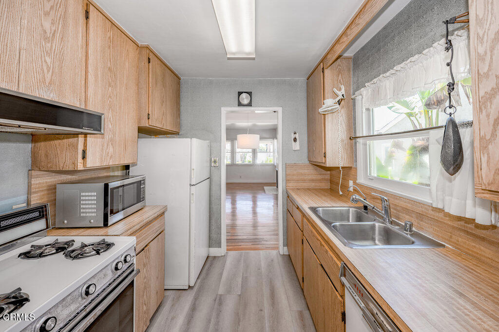 269 Laun Street Altadena, CA 91001 - Photo 7 of 19 004__zuw6763_4_5_436