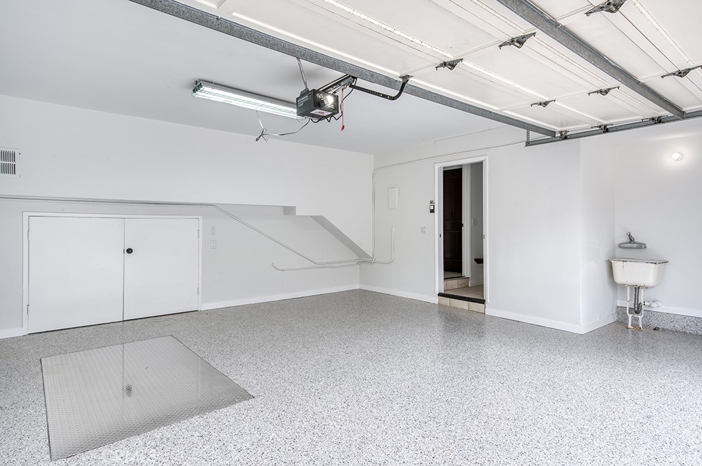 2712 Shell Street Corona del Mar, CA 92625 - Photo 15 of 18 a view of a livingroom with an empty space