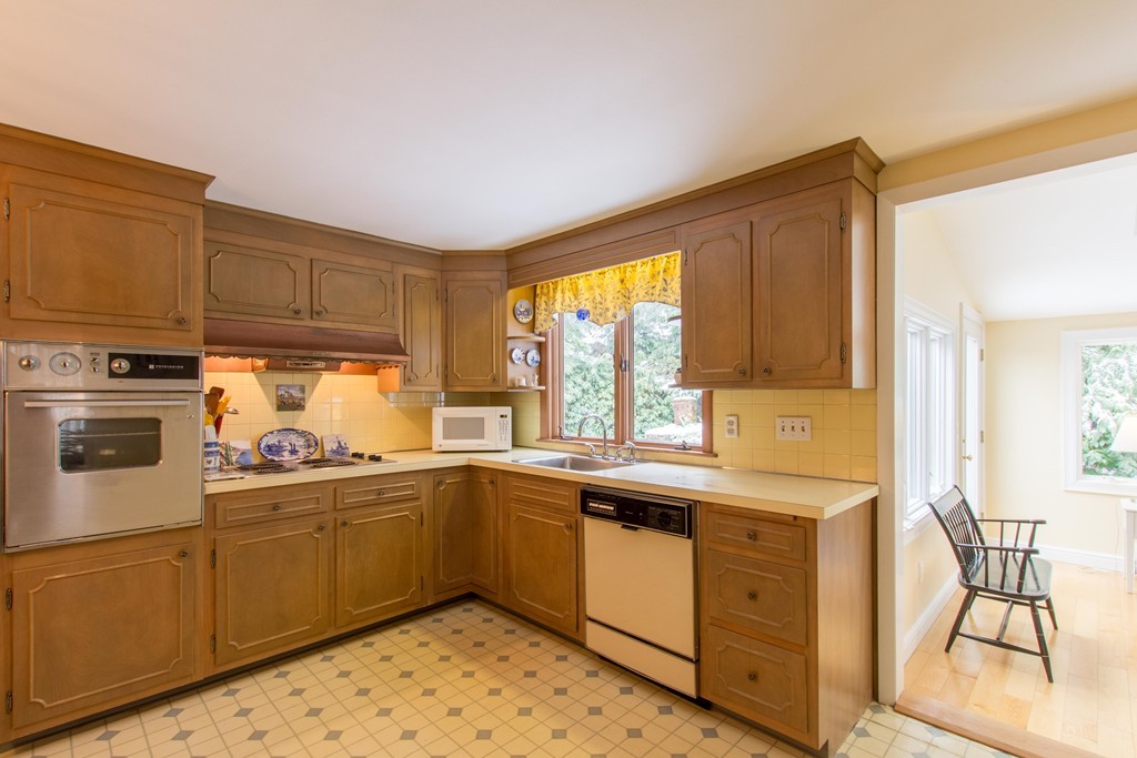 48 Johnson Road Winchester, MA 01890 - Photo 11 of 29 Gallery Image 11