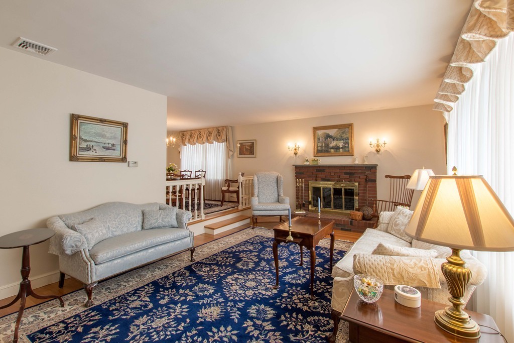 48 Johnson Road Winchester, MA 01890 - Photo 4 of 29 Gallery Image 4