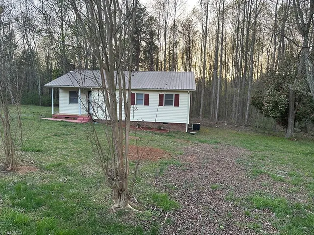 $1,550 | 305 Leonard Meadow Road, Ramseur, NC 27316