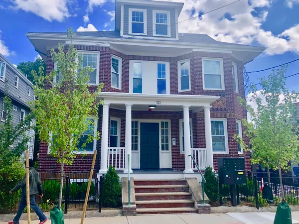 $3,600 | 10 Dover Street, Unit 1, Cambridge, MA 02140