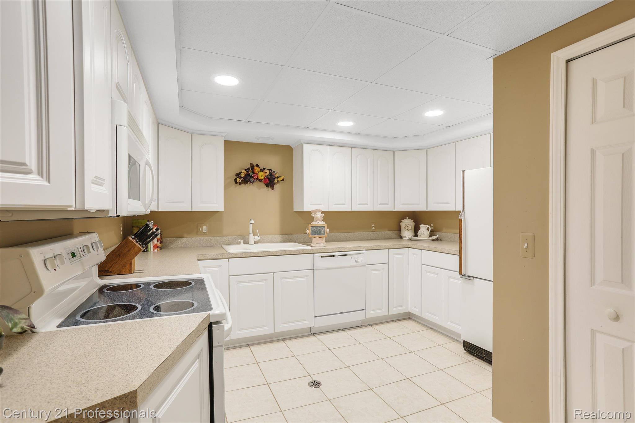 2104 Mapleridge Road Rochester, MI 48309 - Photo 45 of 65 Full kitchen in basement.