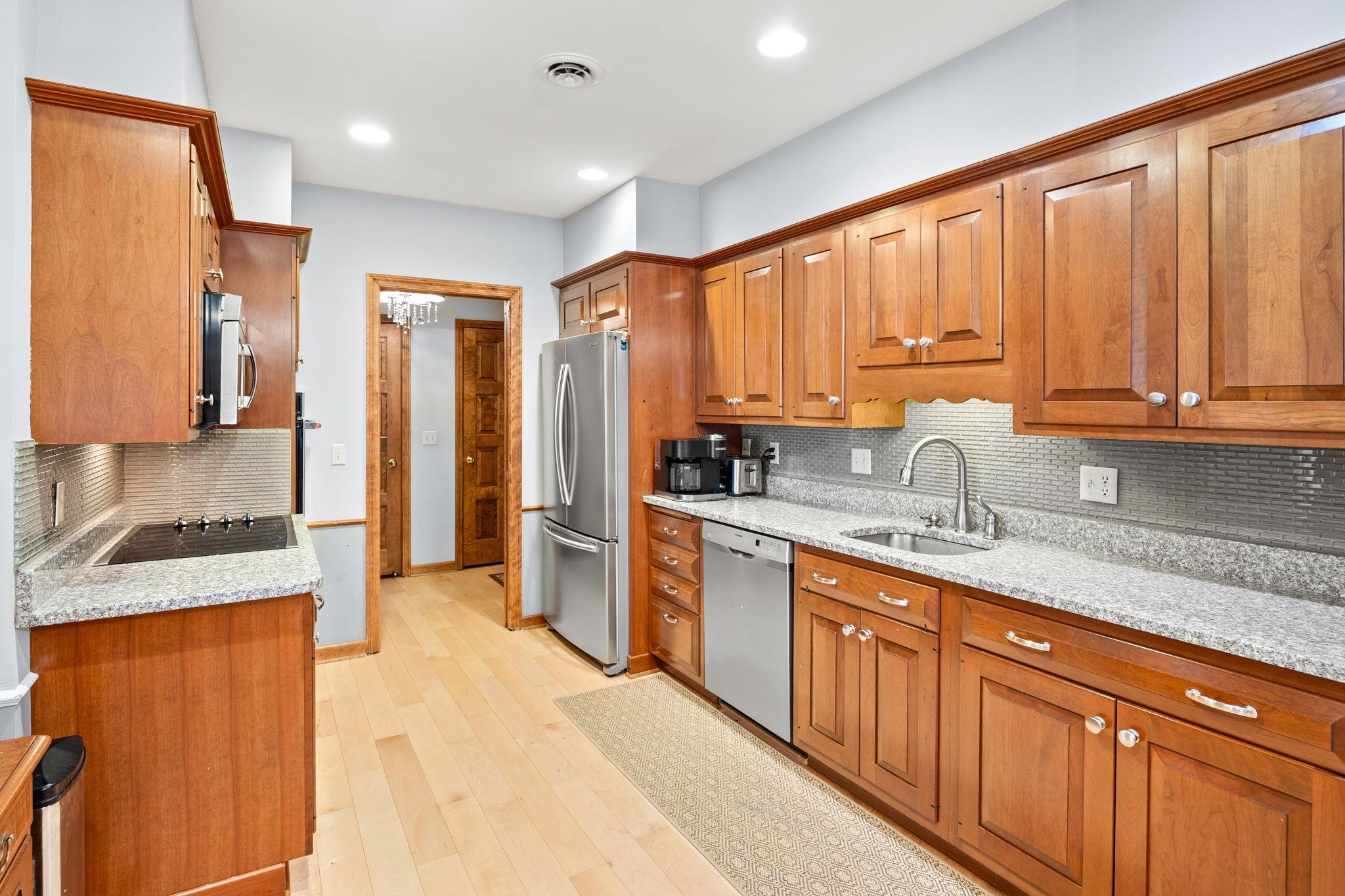 8651 Basswood Road, Unit 302 Eden Prairie, MN 55344 - Photo 16 of 38