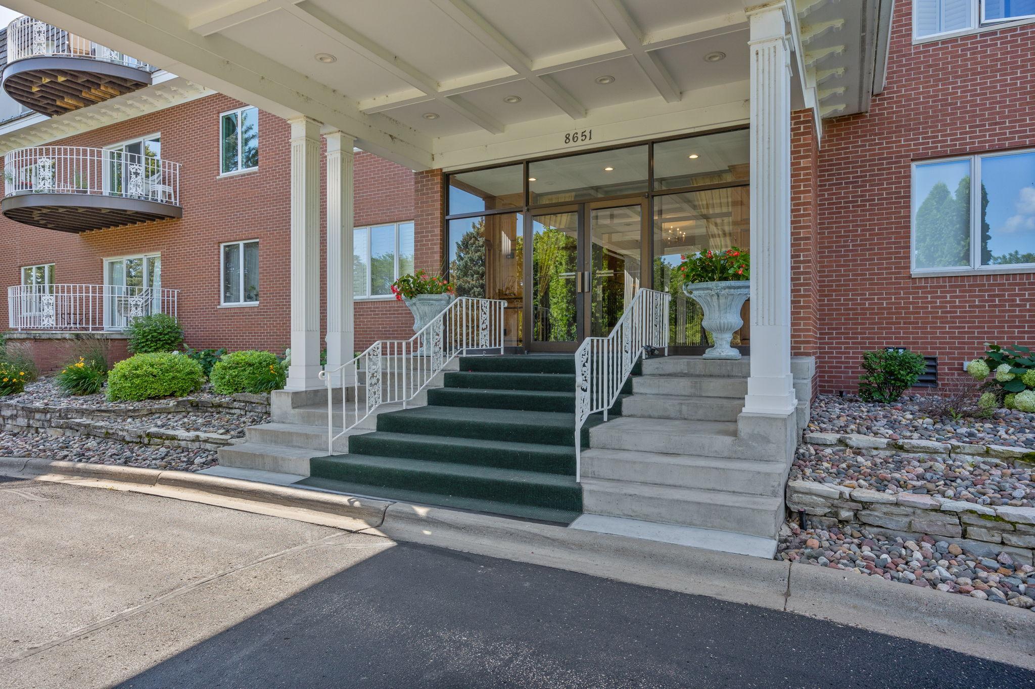 8651 Basswood Road, Unit 302 Eden Prairie, MN 55344 - Photo 2 of 38