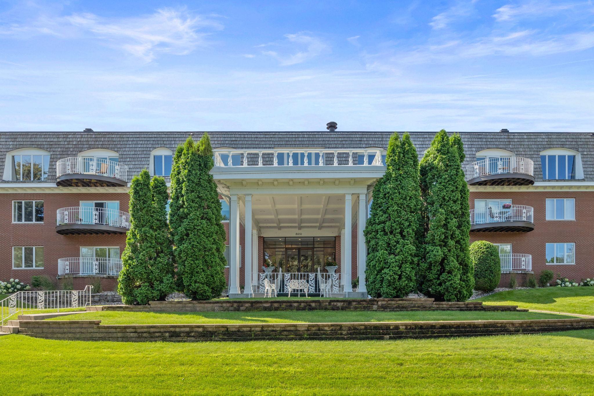 8651 Basswood Road, Unit 302 Eden Prairie, MN 55344 - Photo 3 of 38