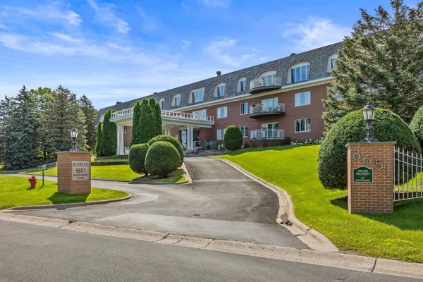 $385,000 | 8651 Basswood Road, Unit 302, Eden Prairie, MN 55344