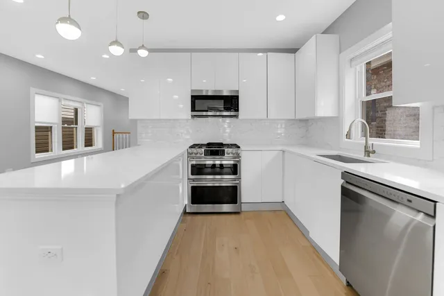 $4,000 | 4721 West Warwick Avenue, Chicago, IL 60641