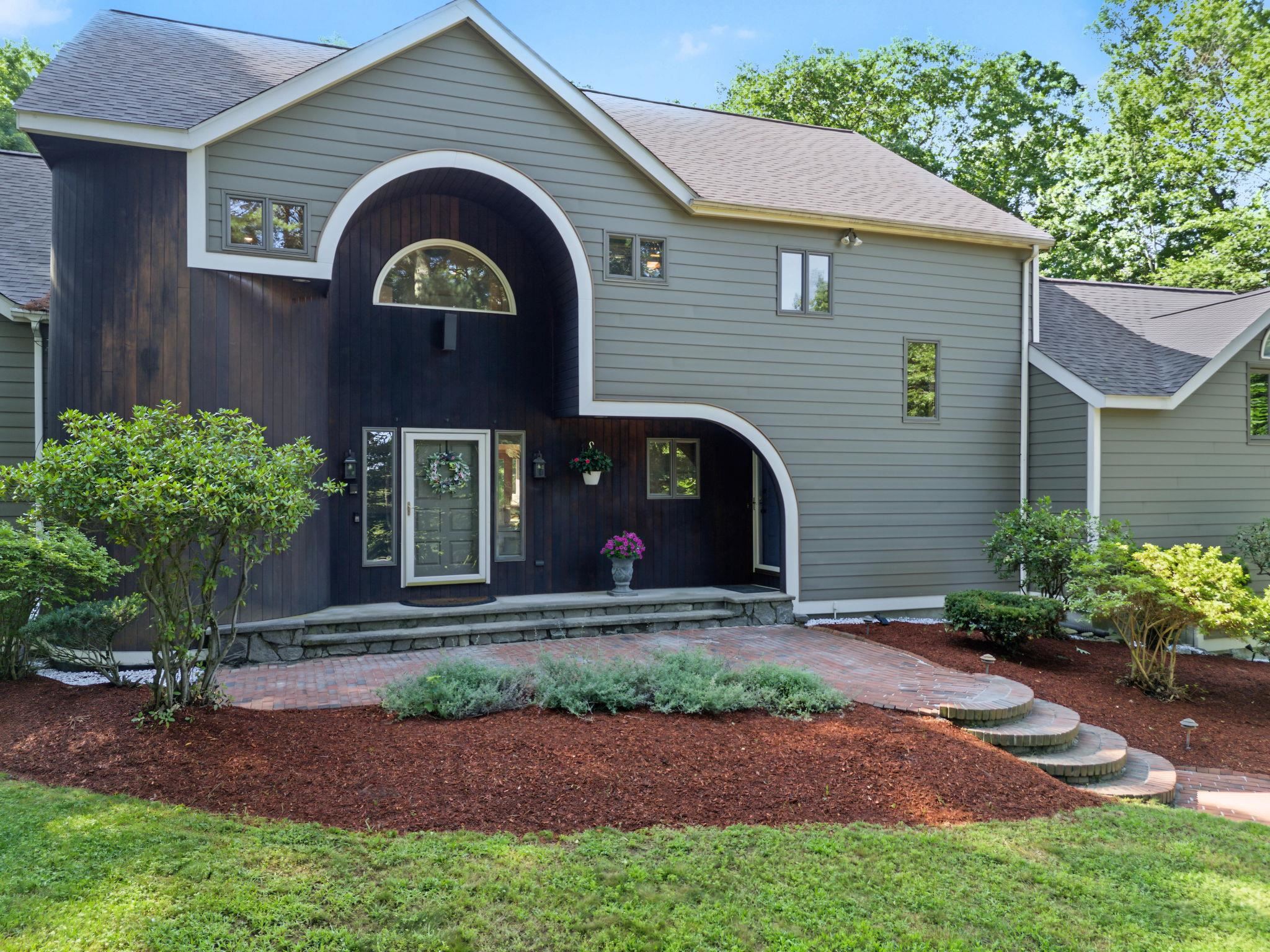 17 Galway Road Windham, NH 03087 - Photo 2 of 60 Gallery Image 2