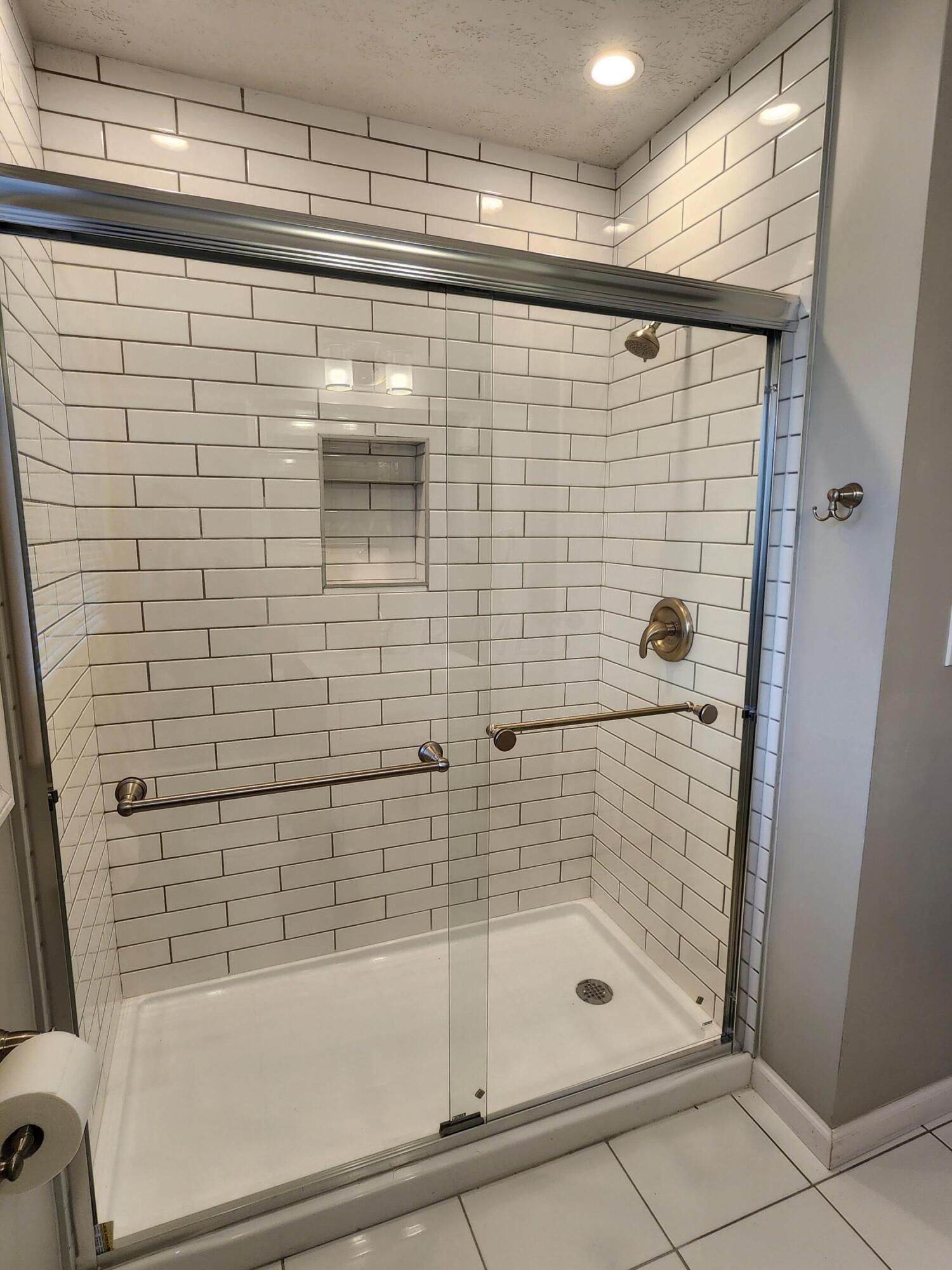 3466 Rodell Road Columbus, OH 43232 - Photo 13 of 29 13 Full bath 20231015_160057