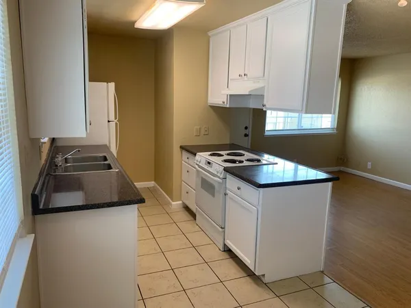 $169,999 | 495 West Santa Ana Avenue, Unit 4, Clovis, CA 93612