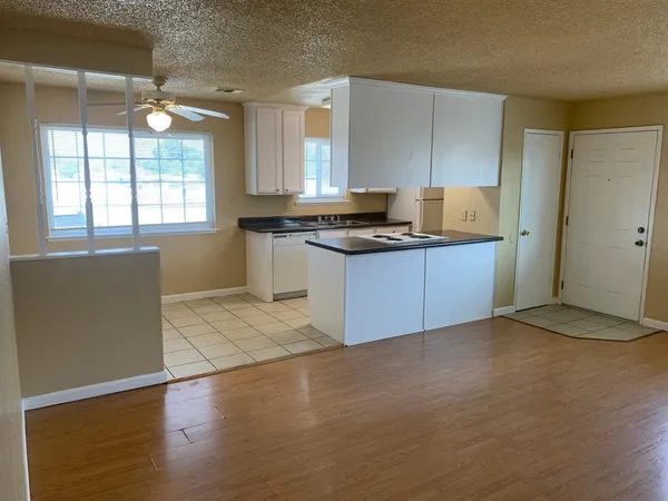 $169,999 | 495 West Santa Ana Avenue, Unit 4, Clovis, CA 93612