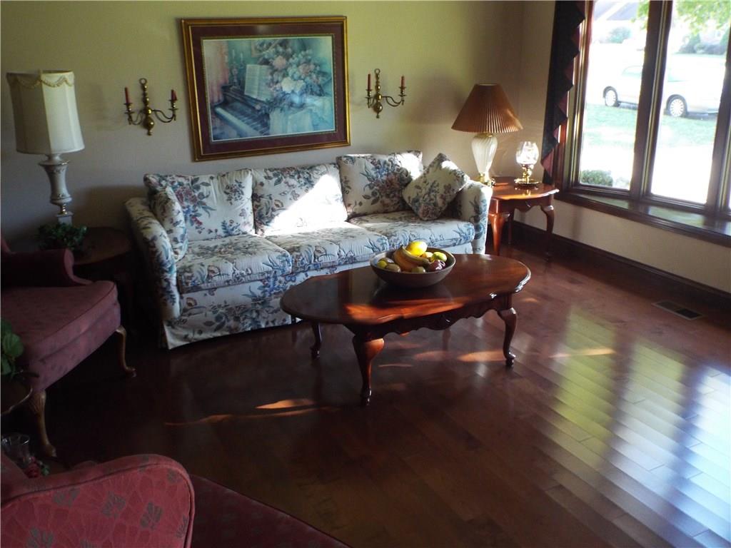 8533 Winding Ridge Road Indianapolis, IN 46217 - Photo 5 of 39 Gallery Image 5