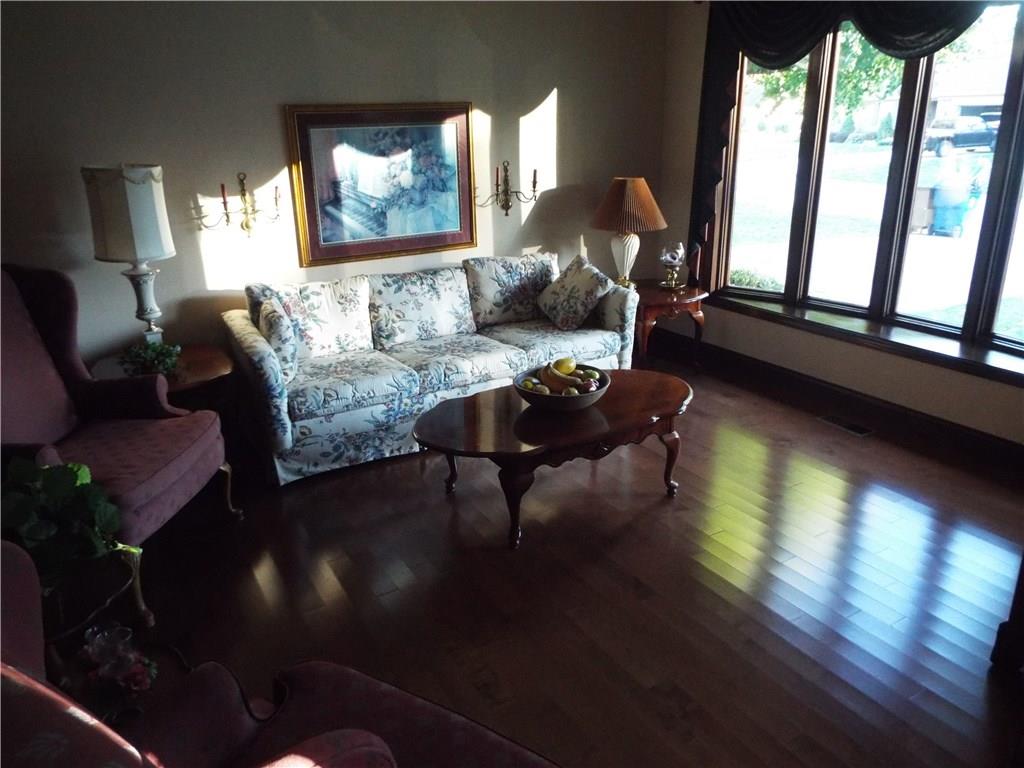 8533 Winding Ridge Road Indianapolis, IN 46217 - Photo 6 of 39 Gallery Image 6