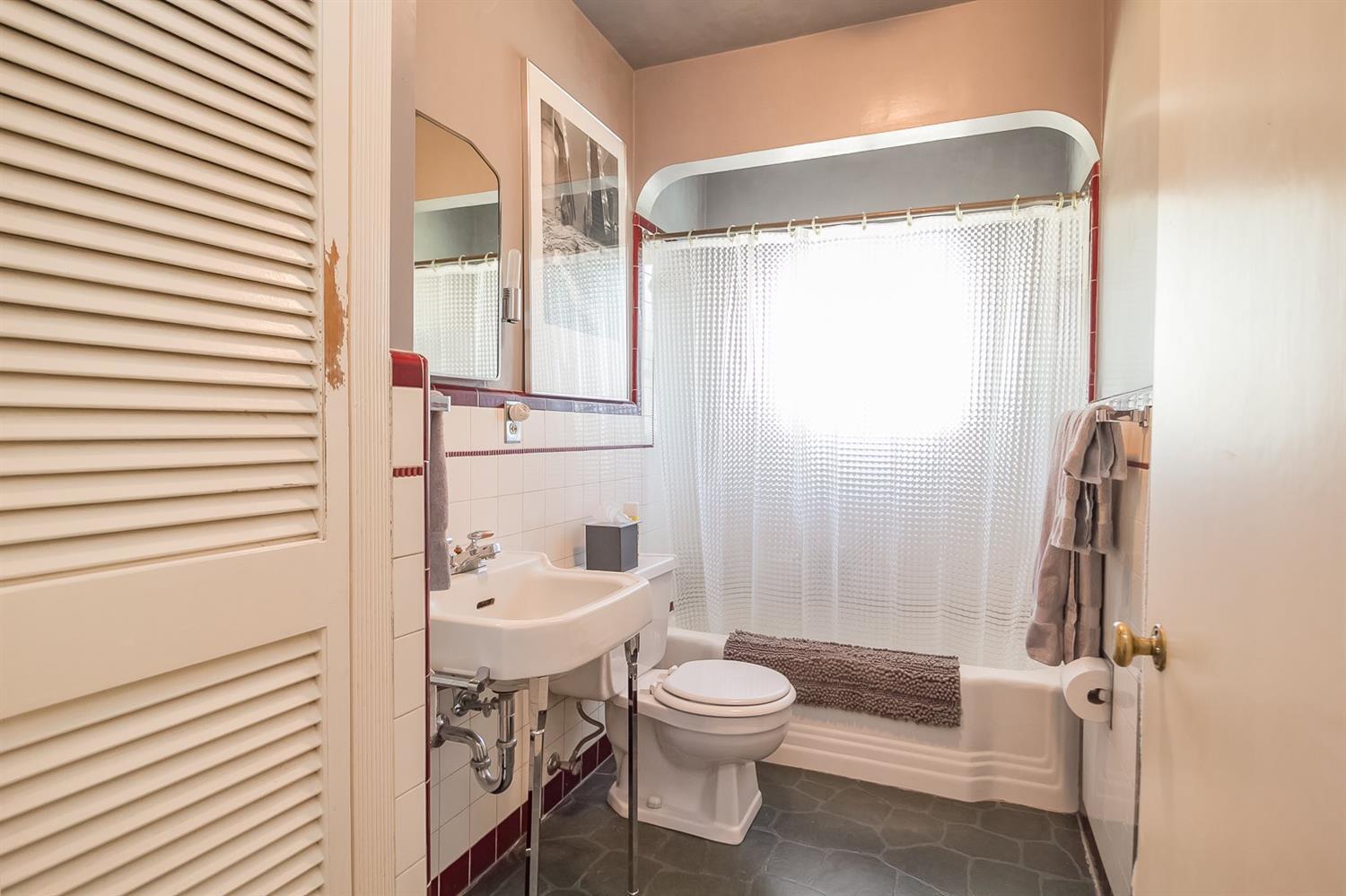 2675 Hillcrest Road Medford, OR 97504 - Photo 22 of 29 Additional Photo