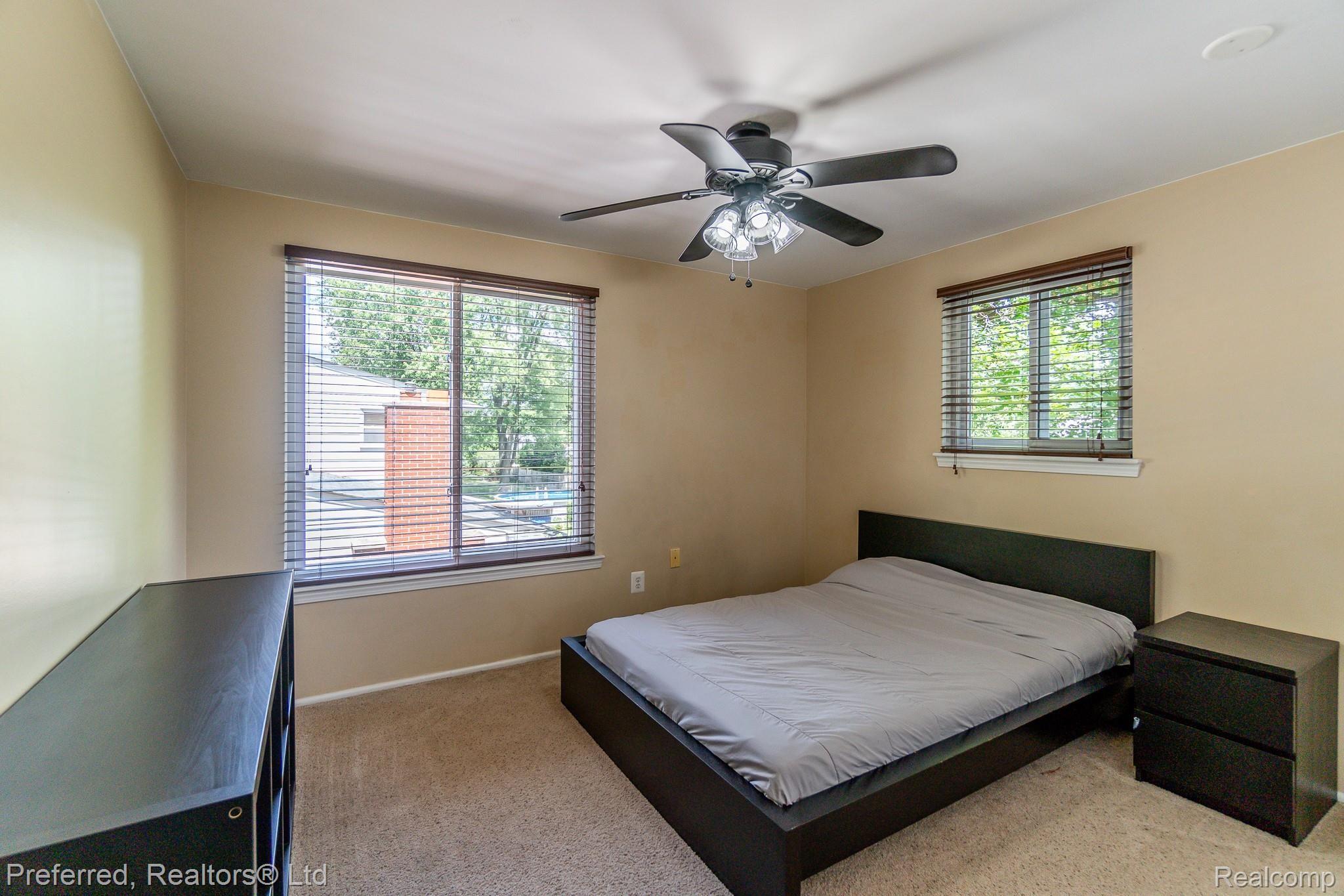 15582 Levan Road Livonia, MI 48154 - Photo 16 of 27 -19.jpg