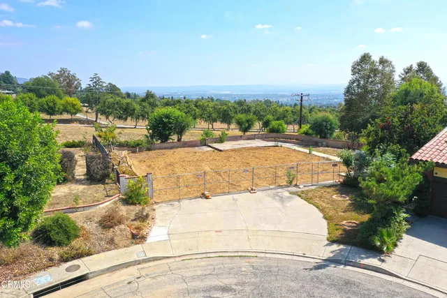 a street view with residential houses