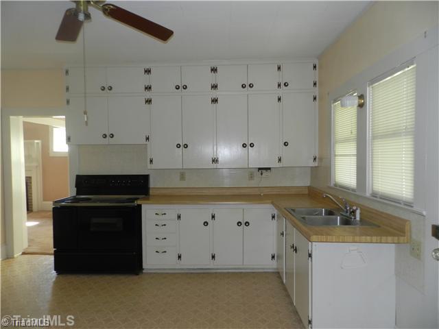 7500 Broad Street Rural Hall, NC 27045 - Photo 4 of 11 Kitchen.
