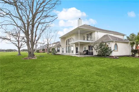 $490,000 | 1320 Lake Louise Drive, Gretna, LA 70056