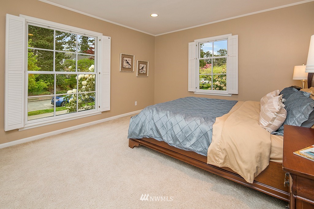 5537 Northeast Penrith Road Seattle, WA 98105 - Photo 11 of 25 Gallery Image 11