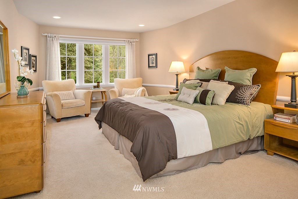 5537 Northeast Penrith Road Seattle, WA 98105 - Photo 14 of 25 Gallery Image 14