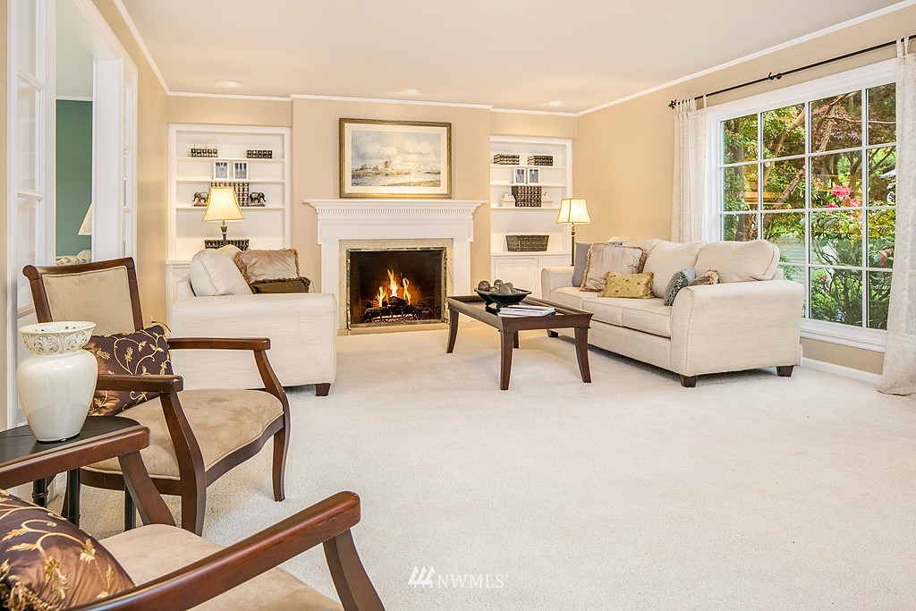 5537 Northeast Penrith Road Seattle, WA 98105 - Photo 4 of 25 Gallery Image 4