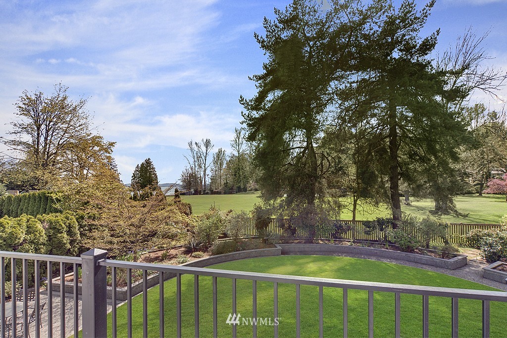 5537 Northeast Penrith Road Seattle, WA 98105 - Photo 10 of 25 Gallery Image 10