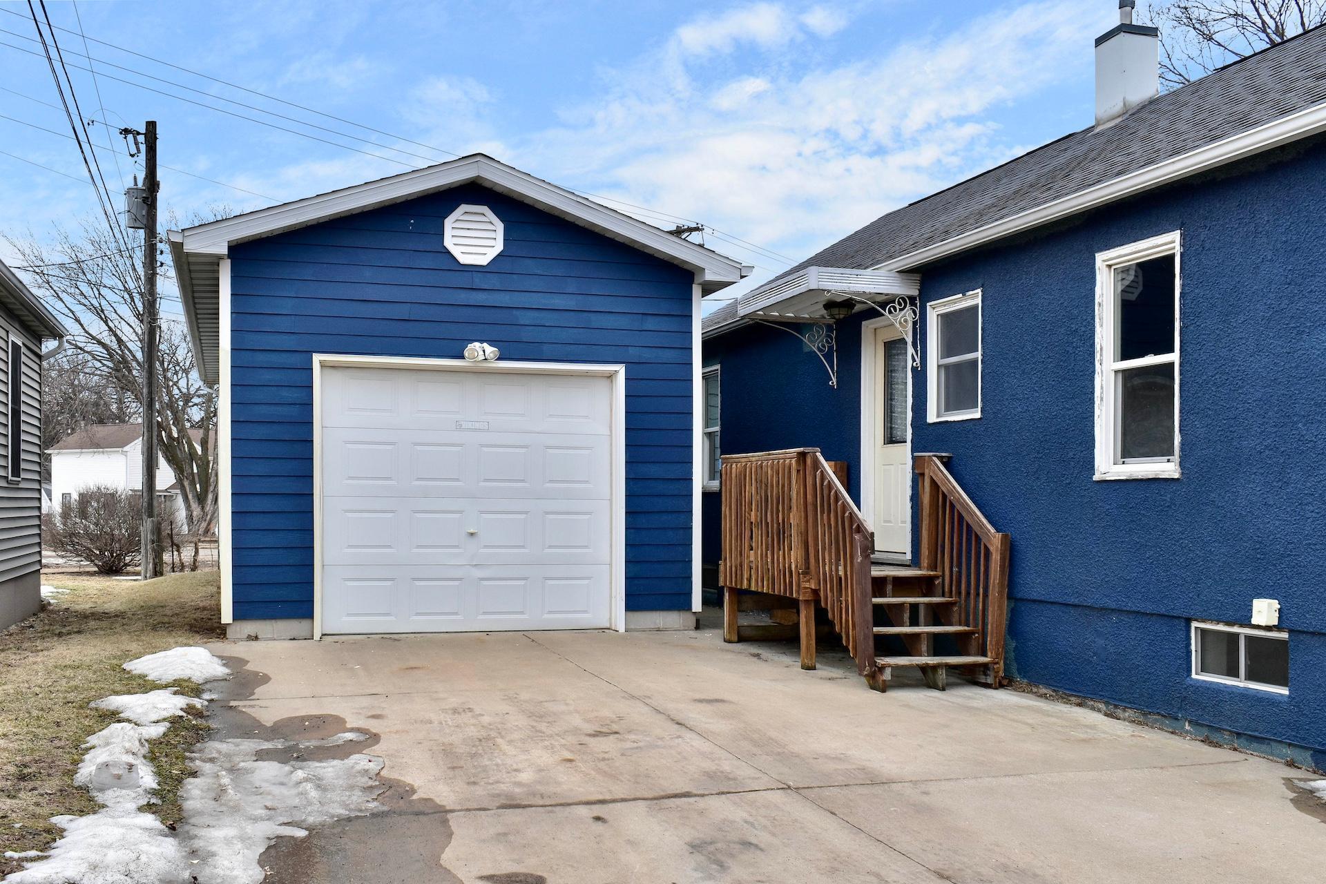 1082 Gale Street Winona, MN 55987 - Photo 2 of 27