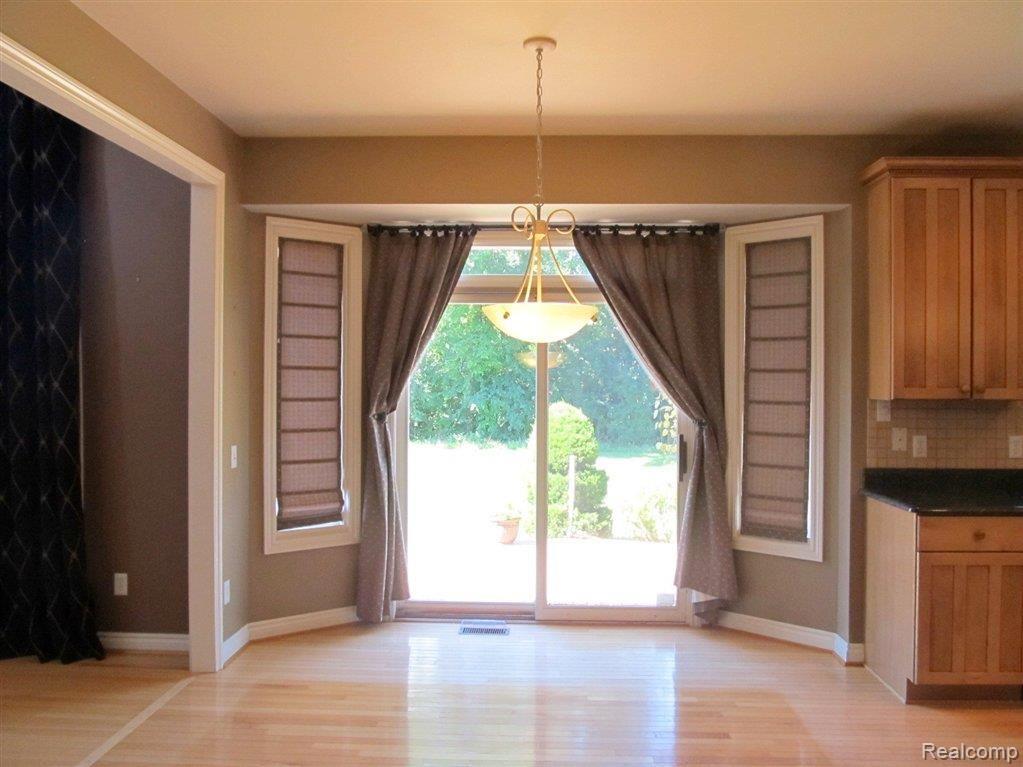 48468 Inveraray Road Canton, MI 48188 - Photo 10 of 22 Breakfast Nook
