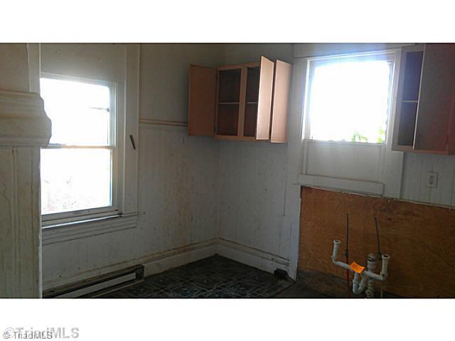 503 Cable Street High Point, NC 27260 - Photo 4 of 8 Kitchen.