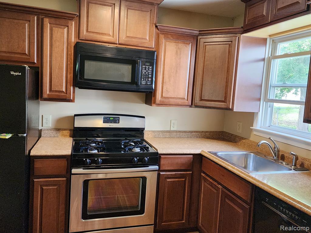 314 Clarkston Road Lake Orion, MI 48362 - Photo 9 of 19
