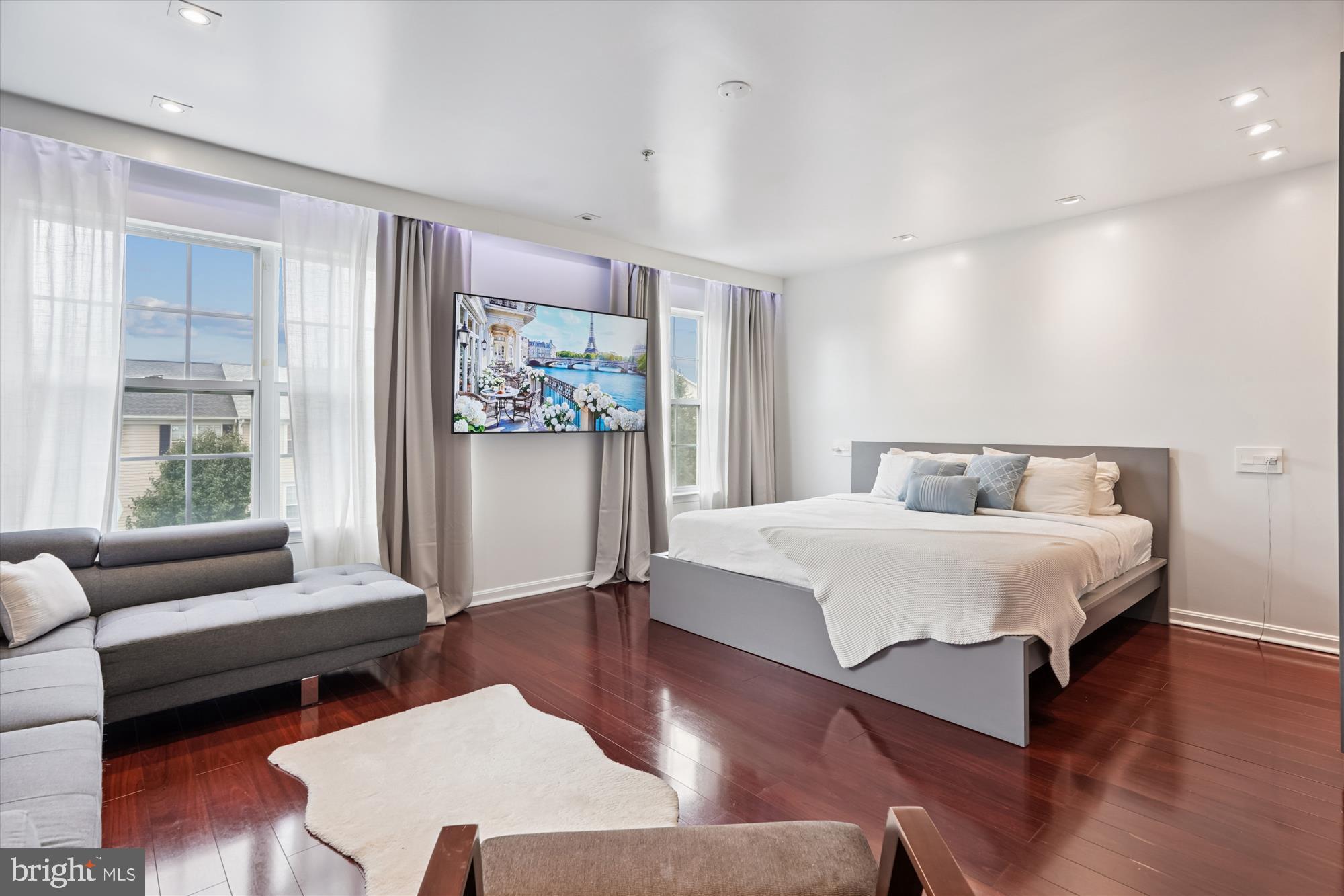 7410 Langholm Way Manassas, VA 20109 - Photo 15 of 18 Modern retreat with serene natural light.