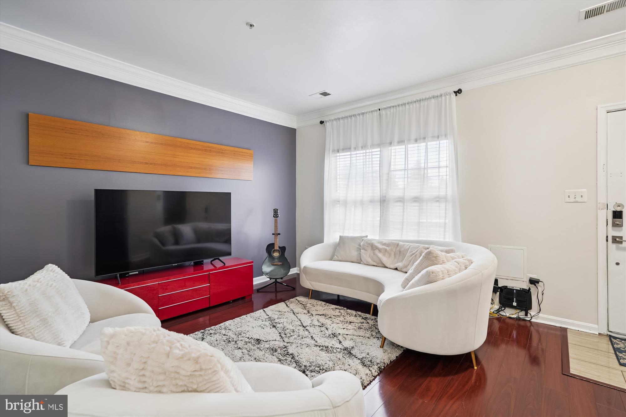 7410 Langholm Way Manassas, VA 20109 - Photo 3 of 18 Modern living space with stylish accents.