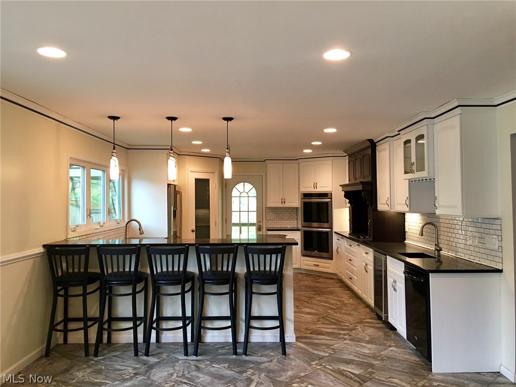 20820 Mastick Road Cleveland, OH 44126 - Photo 3 of 28