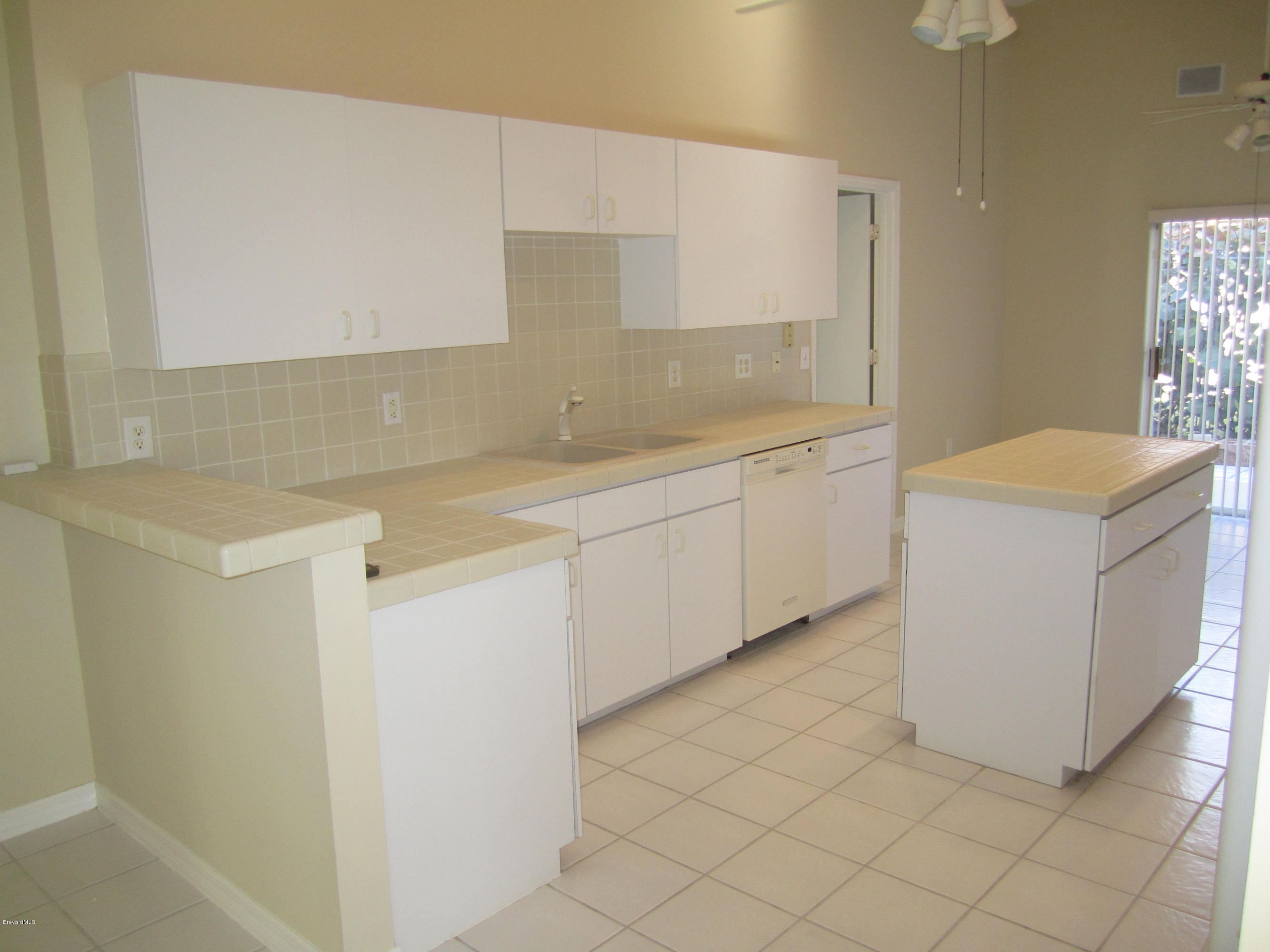 293 Abello Road Southeast Palm Bay, FL 32909 - Photo 3 of 15 Island Kitchen