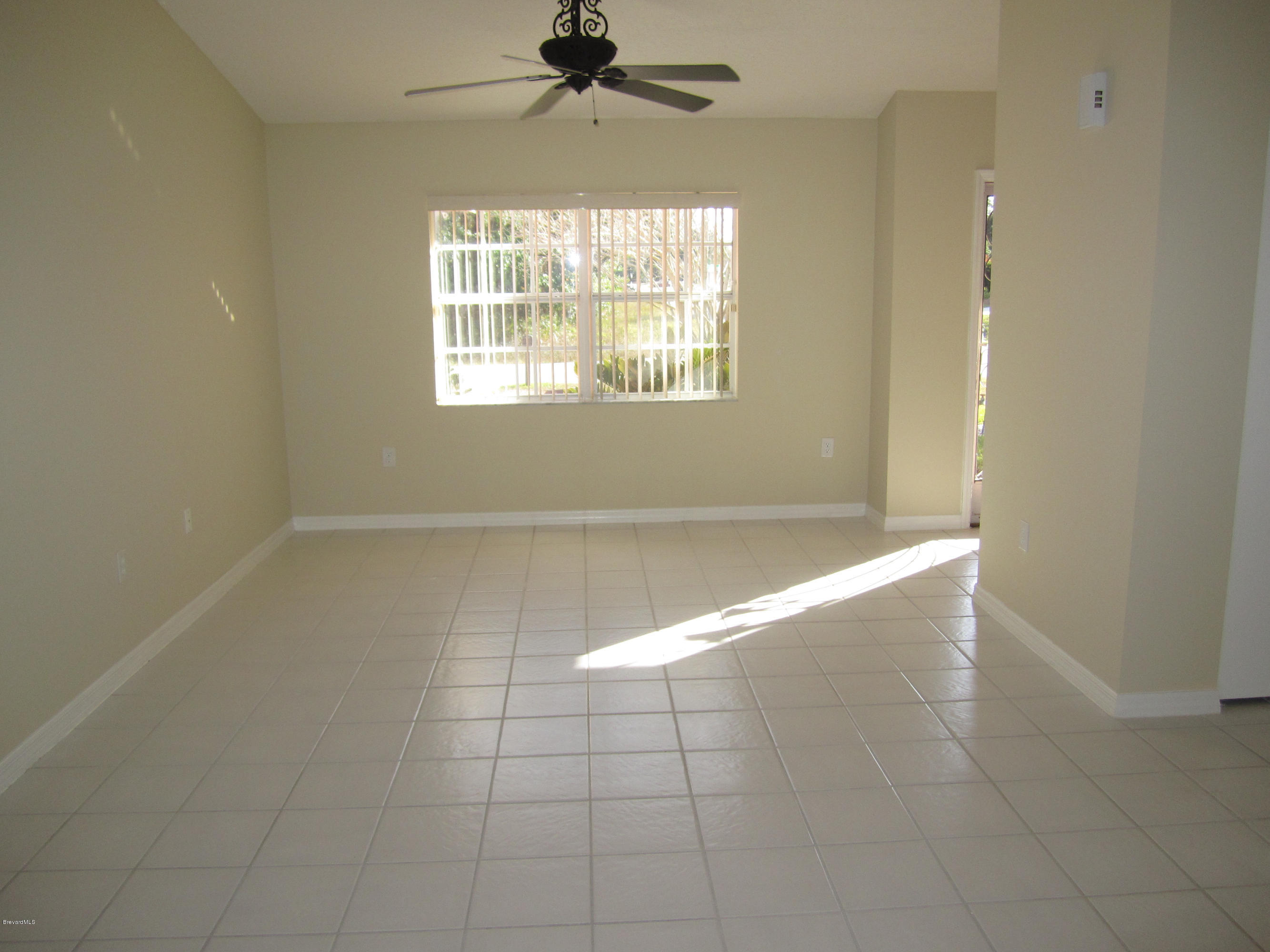 293 Abello Road Southeast Palm Bay, FL 32909 - Photo 6 of 15 Living Room