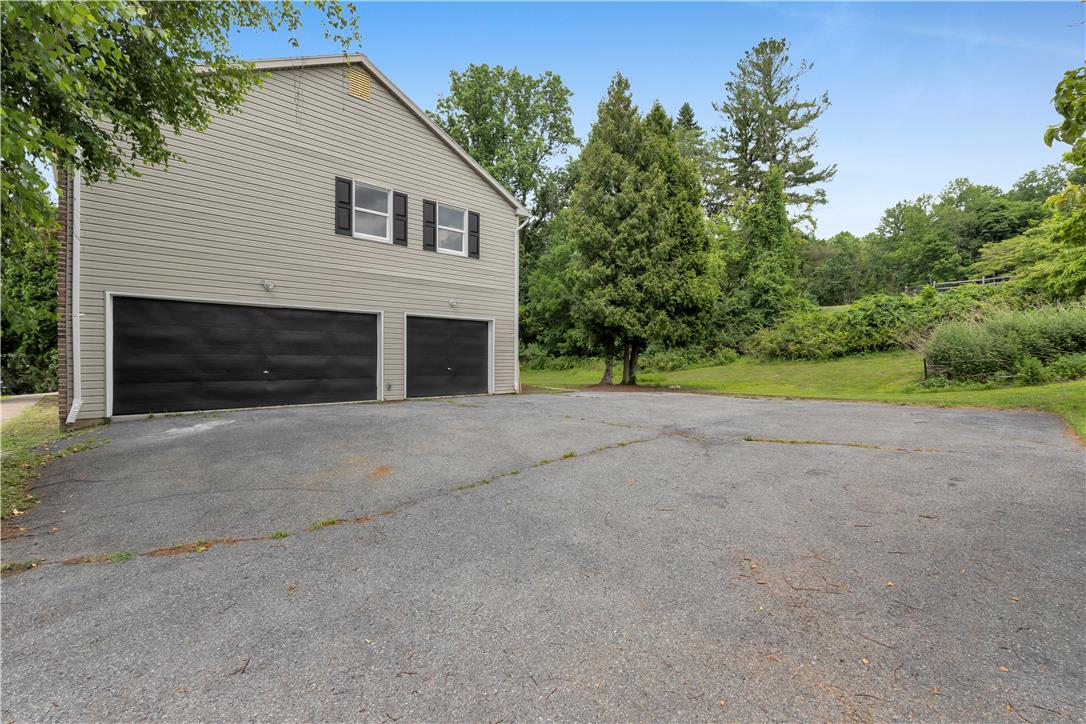 15 Spring Water Court Easton, PA 18042 - Photo 4 of 57 Side entry 3 car garage