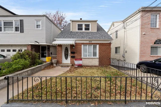 $2,500 | 425 7th Street, Unit 2, Fairview, NJ 07022