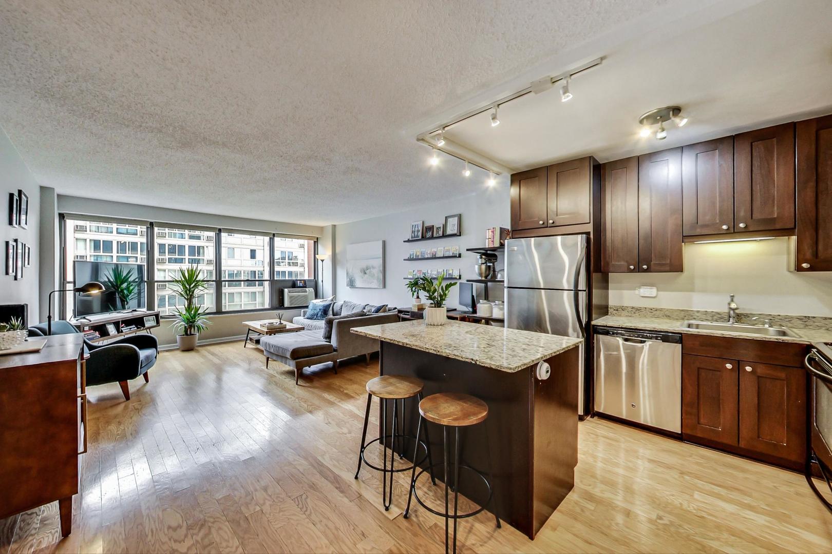 2930 North Sheridan Road, Unit 910 Chicago, IL 60657 - Photo 11 of 32