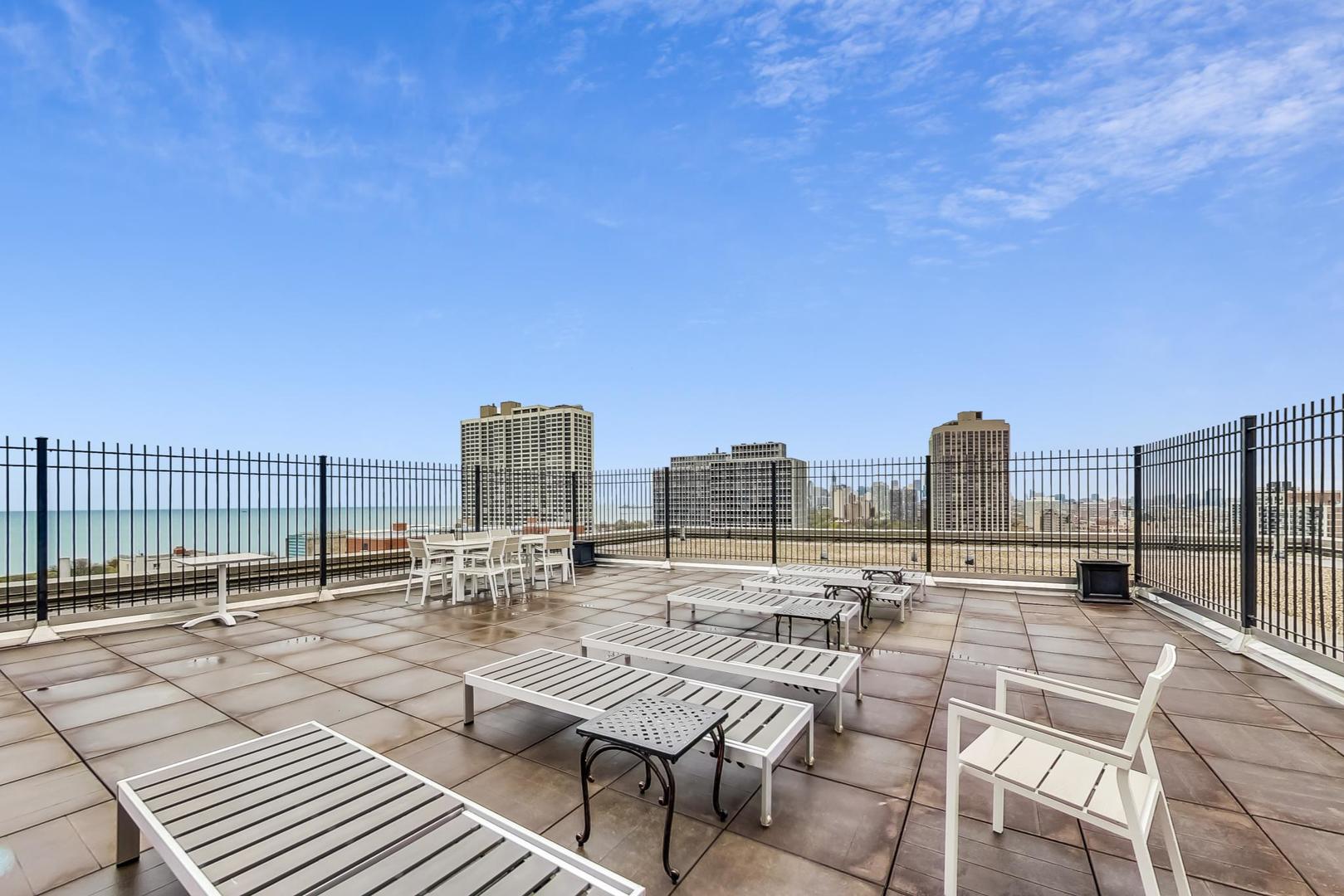 2930 North Sheridan Road, Unit 910 Chicago, IL 60657 - Photo 18 of 32